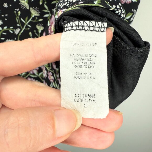 Charlotte Russe Cold Shoulder V Neck Shift Dress - Picture 6 of 6